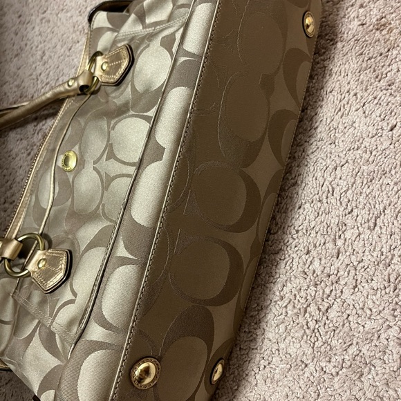 Large tan and gold Addison Coach handbag/purse/laptop business bag. - Picture 4 of 11